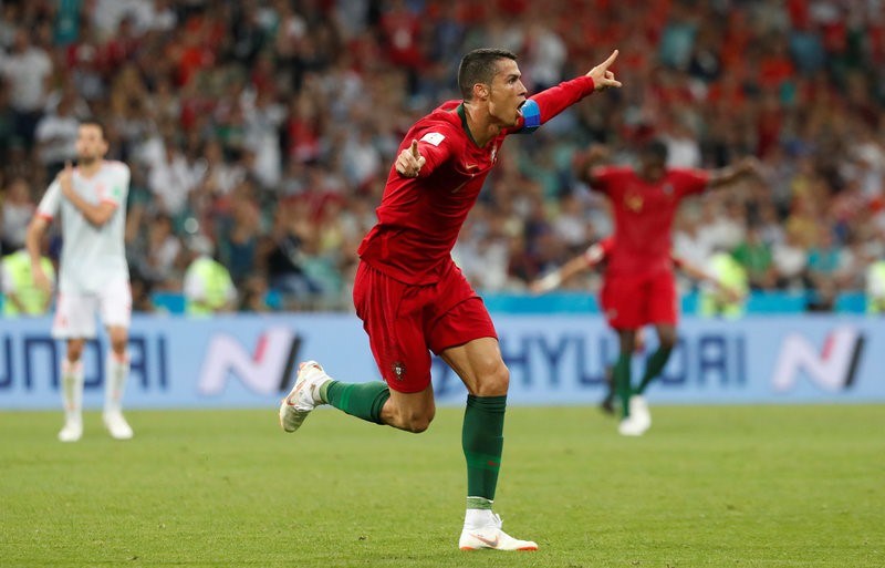 Chưa đầy một năm, hàng loạt ông lớn trở thành 'nạn nhân' của Ronaldo - Bóng Đá