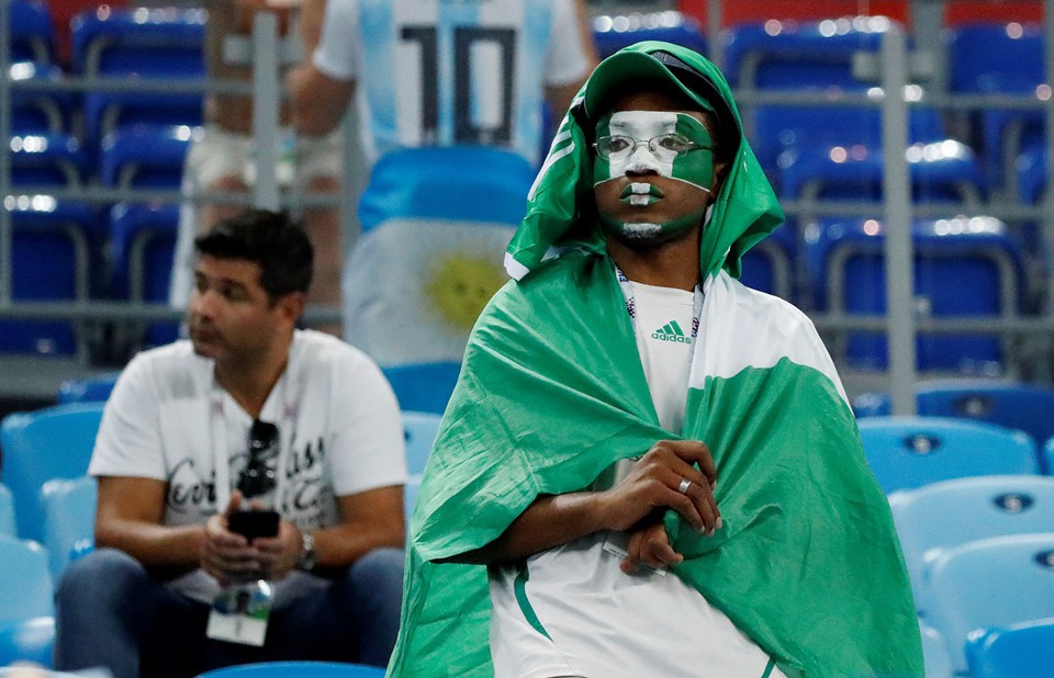 CĐV Nigeria chết lặng, cầu thủ bật khóc sau trận thua Argentina - Bóng Đá