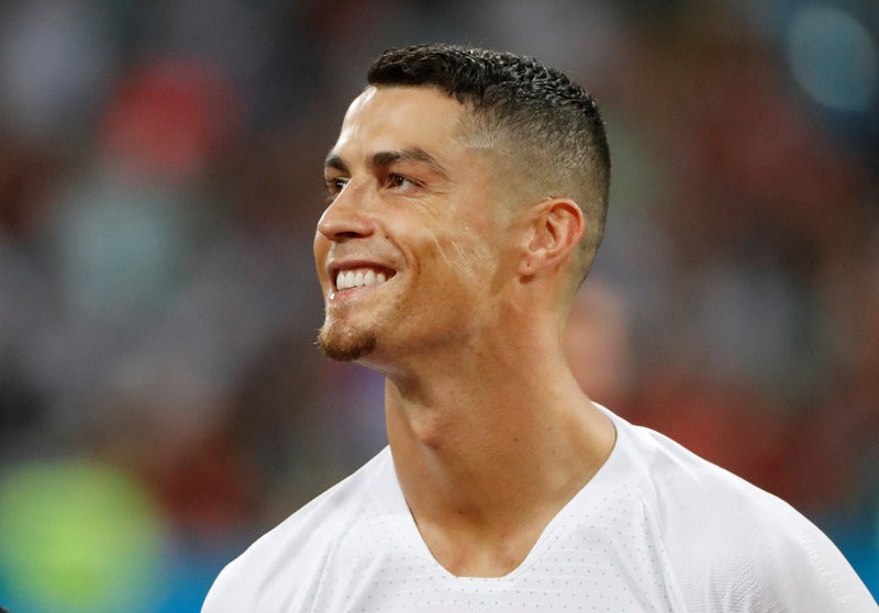 CĐV buồn bã vì Ronaldo, Messi bị loại trong cùng một ngày - Bóng Đá