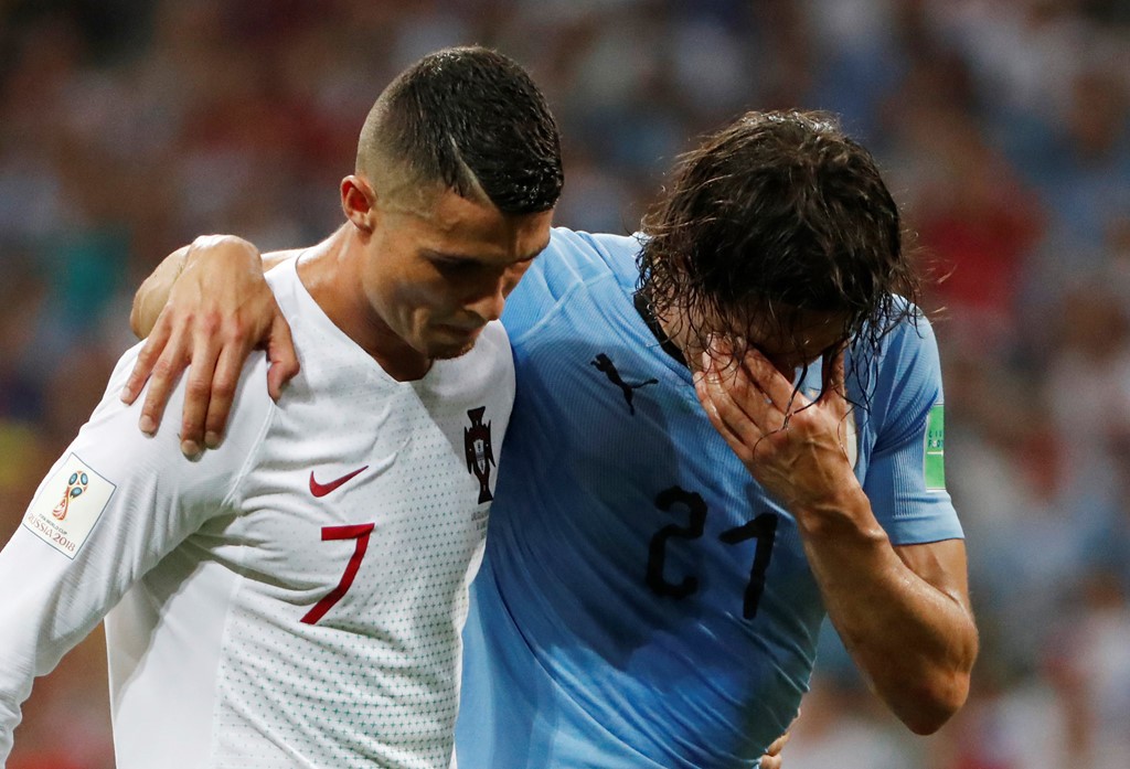 Ronaldo nên cạo râu và ngừng nghĩ mình là 'The GOAT' - Bóng Đá