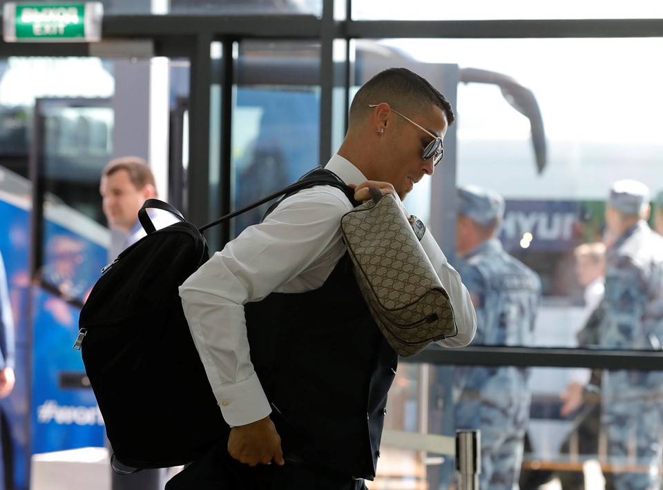 Ronaldo cùng đồng đội bảnh bao lên đường về nước - Bóng Đá