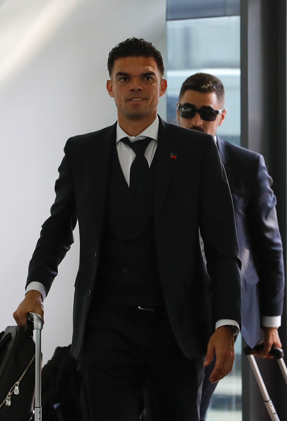 Ronaldo cùng đồng đội bảnh bao lên đường về nước - Bóng Đá