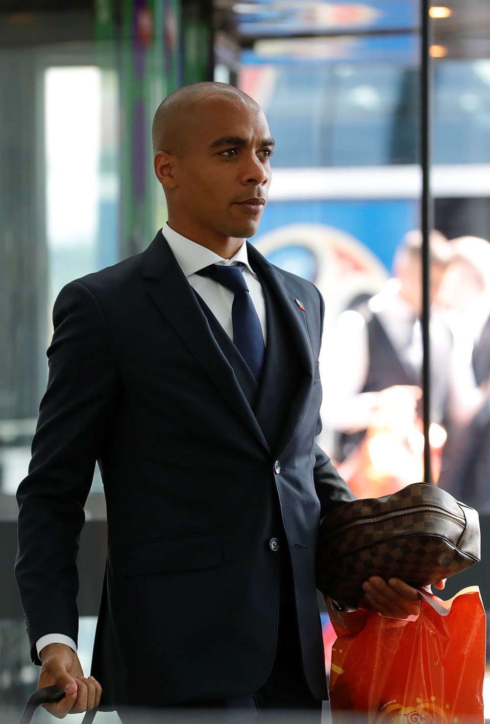 Ronaldo cùng đồng đội bảnh bao lên đường về nước - Bóng Đá