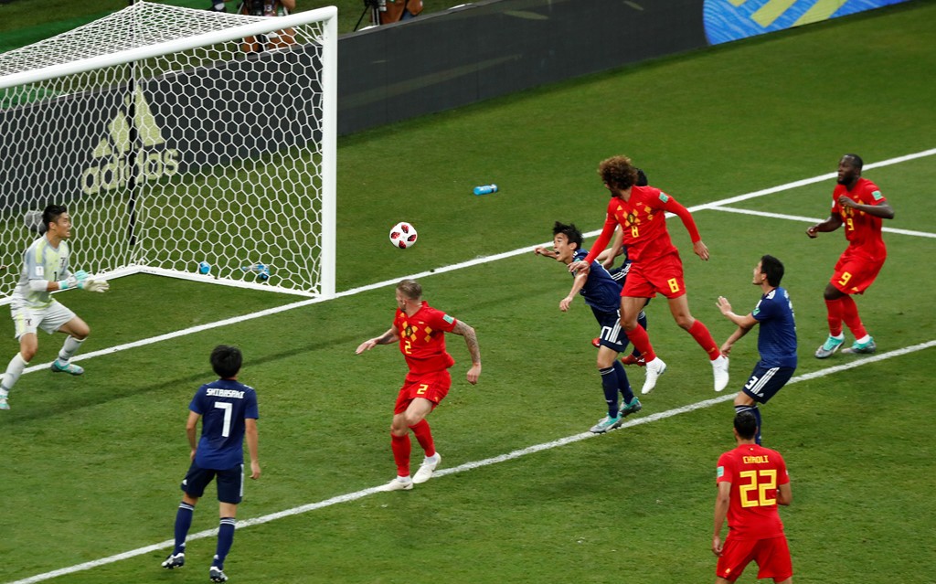 CĐV phát cuồng với Fellaini sau màn ngược dòng của tuyển Bỉ - Bóng Đá