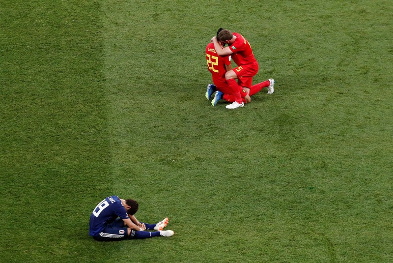 CĐV phát cuồng với Fellaini sau màn ngược dòng của tuyển Bỉ - Bóng Đá