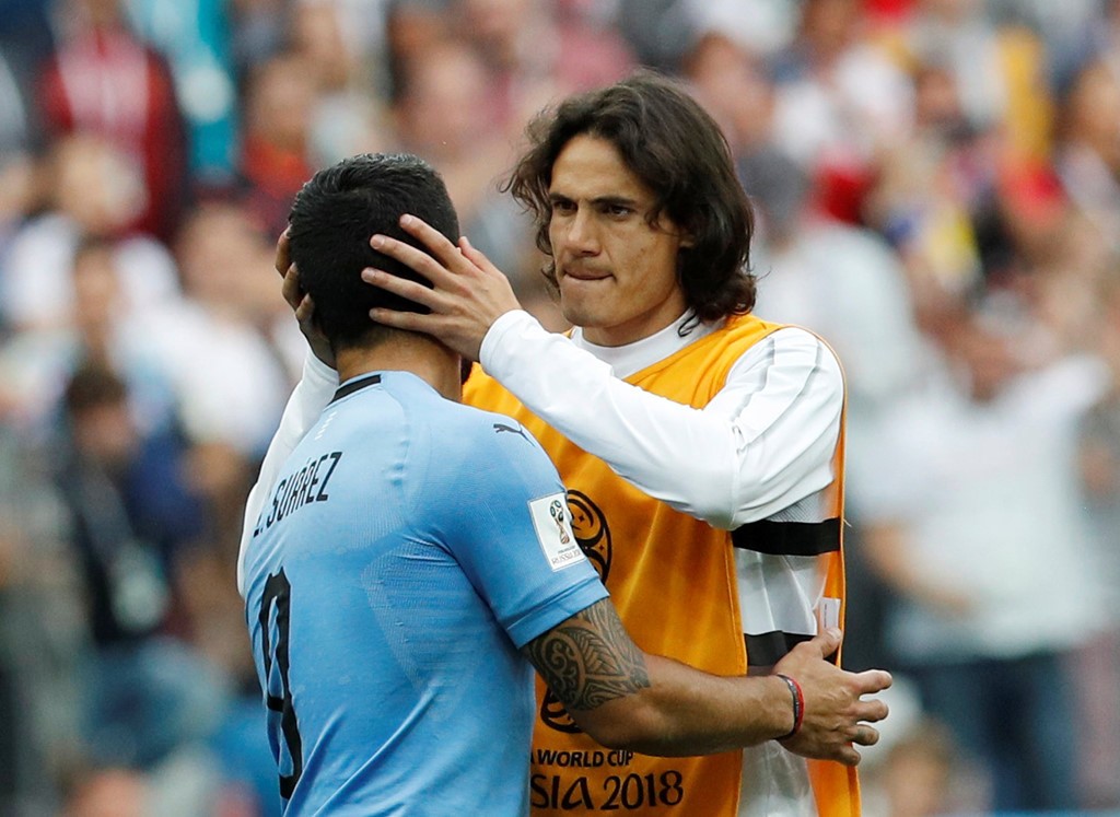 CĐV nhí Uruguay khóc sau sai lầm của thủ môn Muslera - Bóng Đá