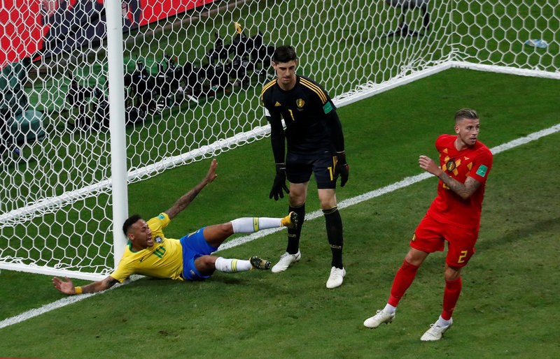 Neymar và cái giá cho trò 'cậu bé khóc sói' - Bóng Đá