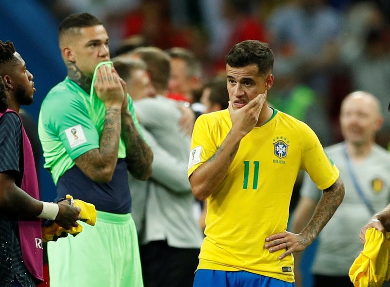 Neymar thẫn thờ, cầu thủ Brazil cúi đầu sau thất bại - Bóng Đá