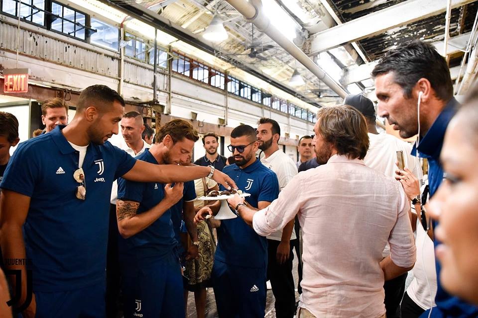 Sang Mỹ, Buffon cười toe toét khi tái ngộ Pirlo - Bóng Đá
