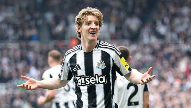 Anthony Gordon có thể rời Newcastle United hè này.
