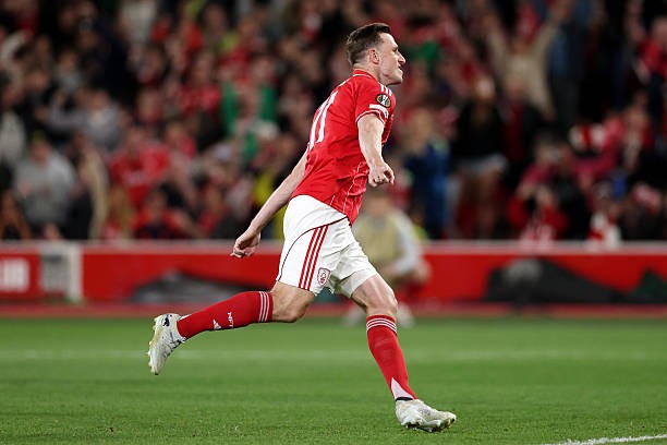 Chris Wood tỏa sáng trong chiến thắng của Nottingham. 