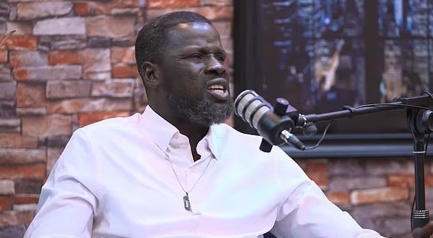 Eboue mất tất cả sau ly hôn.