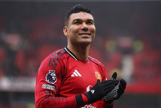 Sự ra đi của Casemiro khiến MU phải mua thêm tiền vệ vào hè này.