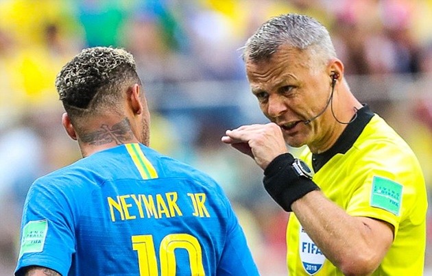 Không được đá phạt đền, Neymar vào tận đường hầm 