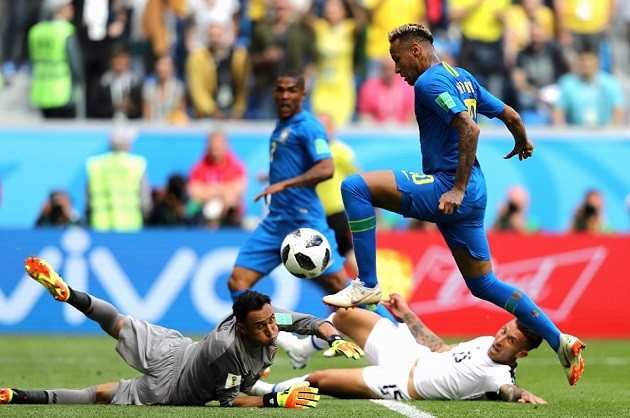 Không được đá phạt đền, Neymar vào tận đường hầm 
