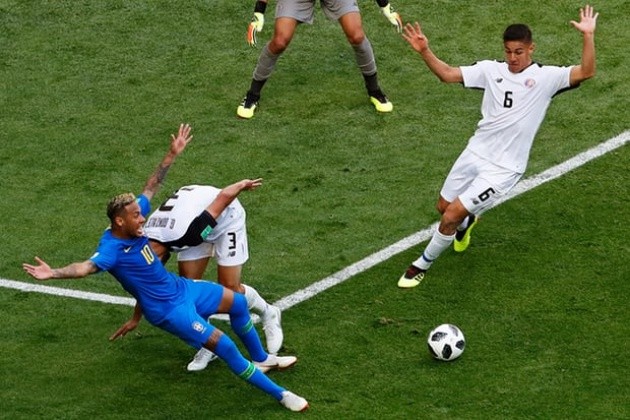 Neymar có thực sự bị phạm lỗi? - Bóng Đá