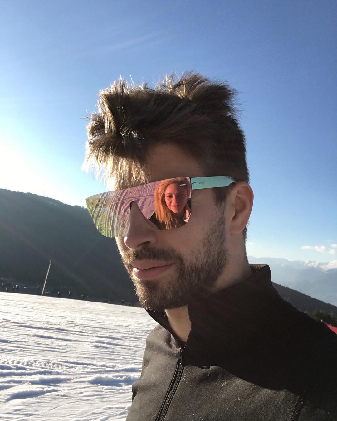 Gerard Pique - Ông hoàng mắt kính - Bóng Đá