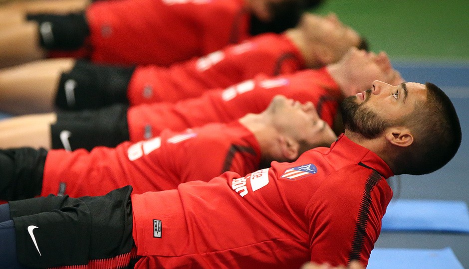Đến Mexico, Atletico thử tài trên sân bóng rổ - Bóng Đá