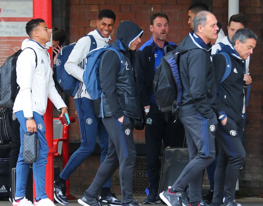 man utd trên đường tới London - Bóng Đá