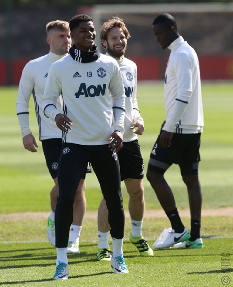 Giữa bão chấn thương, dàn sao Man United vẫn cực nhắng trên sân tập - Bóng Đá