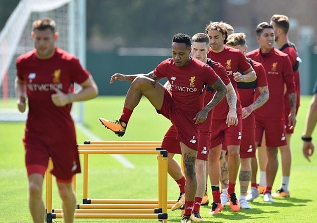 The Kop hăng say tập luyện trong ngày đầu hội quân - Bóng Đá