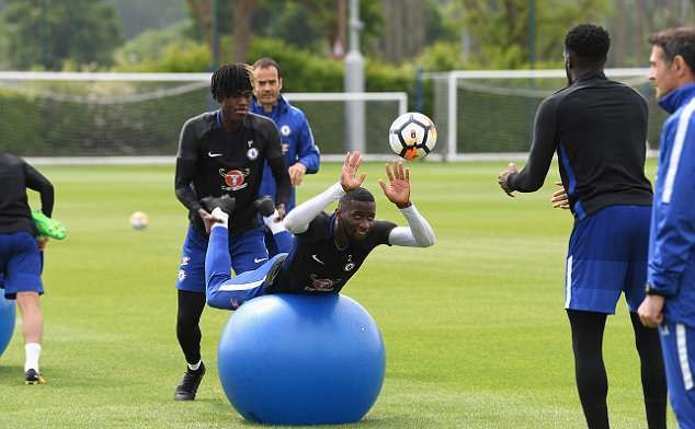 Chelsea tập bài lạ, quyết hạ Man Utd - Bóng Đá