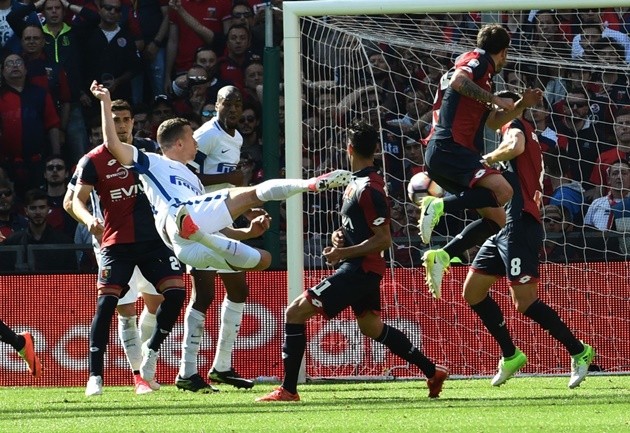 Thua Genoa, Inter vỡ mộng châu Âu - Bóng Đá