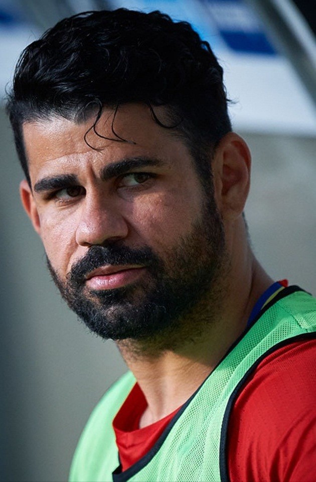 Bị Chelsea công khai loại, Costa 'sầu lẻ bóng' trên sân tập La Roja - Bóng Đá