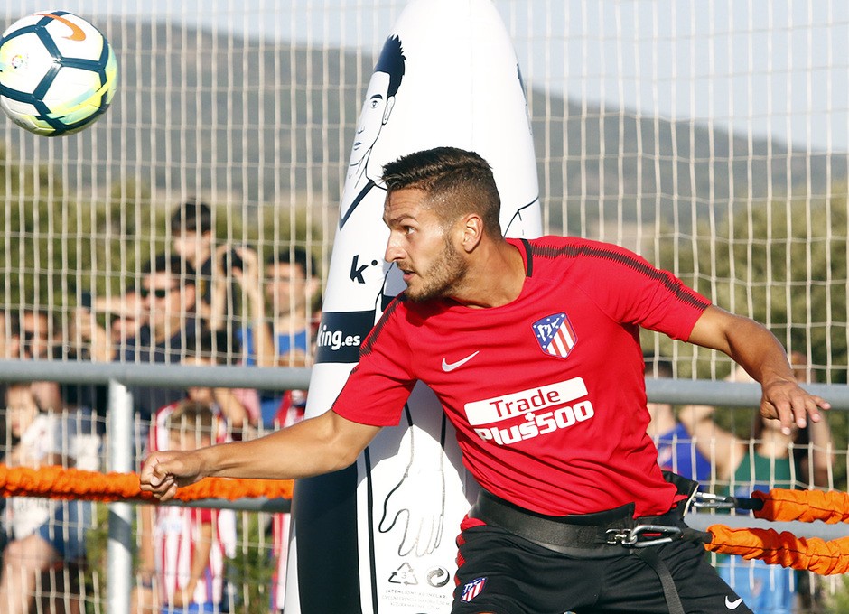 Trình làng tóc mới Griezmann tập hăng say trên đất Mỹ - Bóng Đá