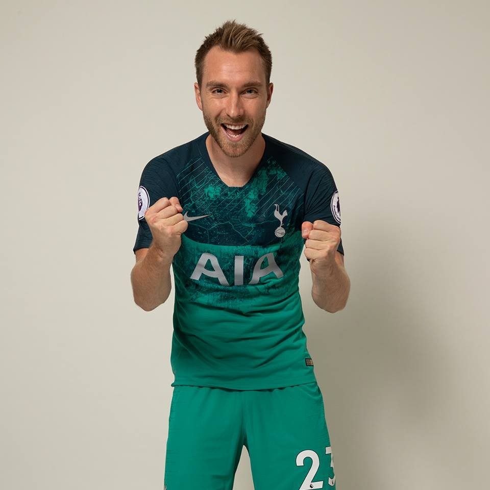 Cận cảnh áo đấu thứ 3 lạ lẫm của Tottenham Hotspur - Bóng Đá