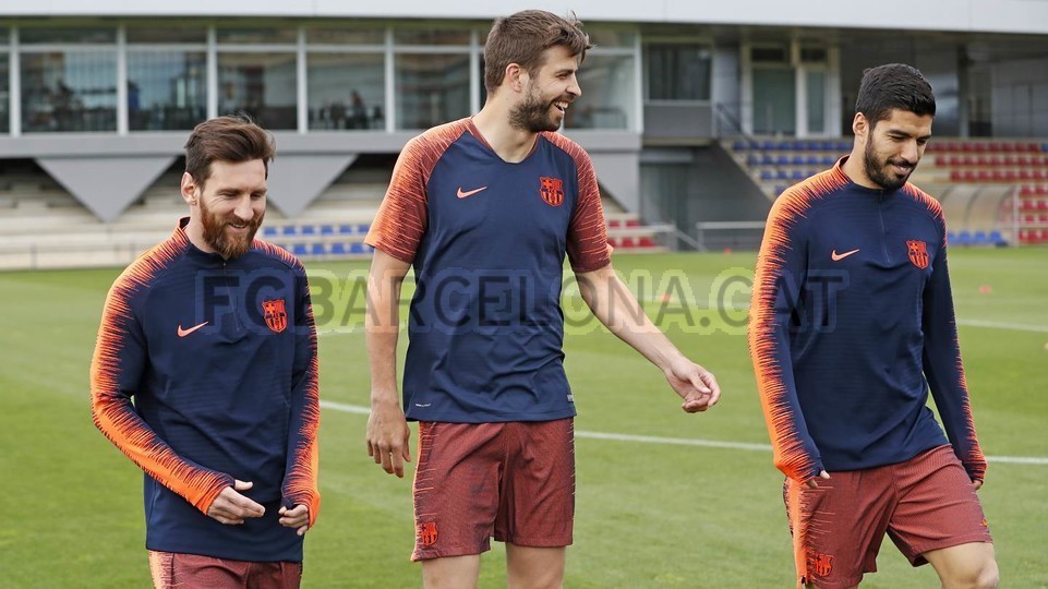 Đội hình đáo hạn hợp đồng hay nhất Ngoại hạng Anh: Siêu tiền đạo Ibrahimovic - Bóng Đá