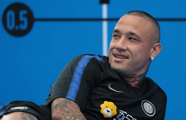 Icardi cực kì tinh nghịch trong ngày Inter hội quân - Bóng Đá