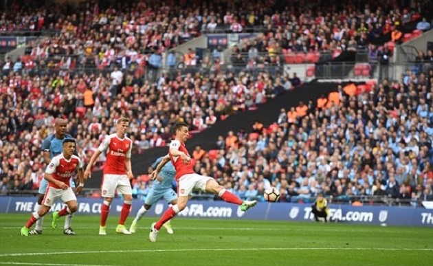 Sân White Hart Lane chuẩn bị 