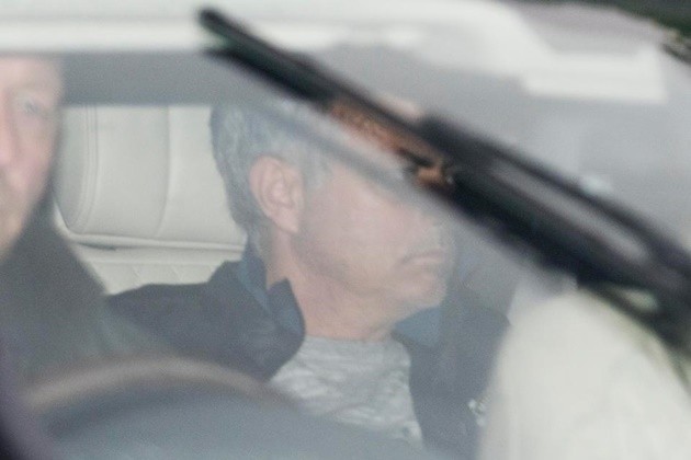 Mourinho méo mặt đội mưa đến sân tập - Bóng Đá