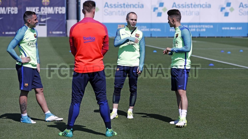 'Tá hỏa' với kiểu tóc mới của Bellerin - Bóng Đá