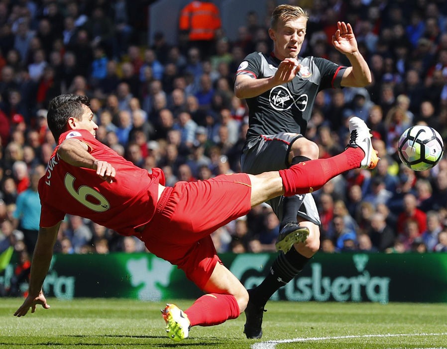 Sanchez cười thả ga trước trận đấu bù với Sunderland - Bóng Đá