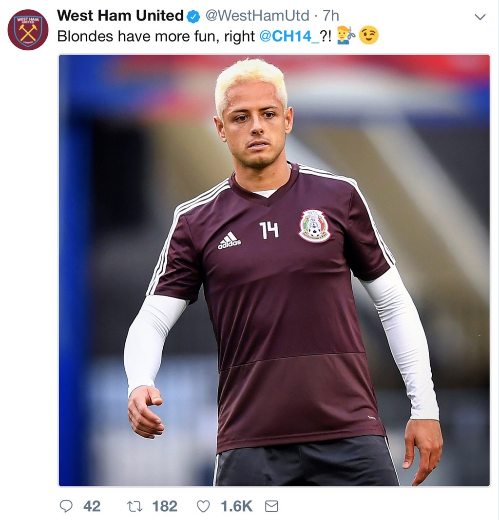Sau Neymar, đến lượt mái tóc 'tắc kè hoa' của Chicharito bị chế giễu - Bóng Đá