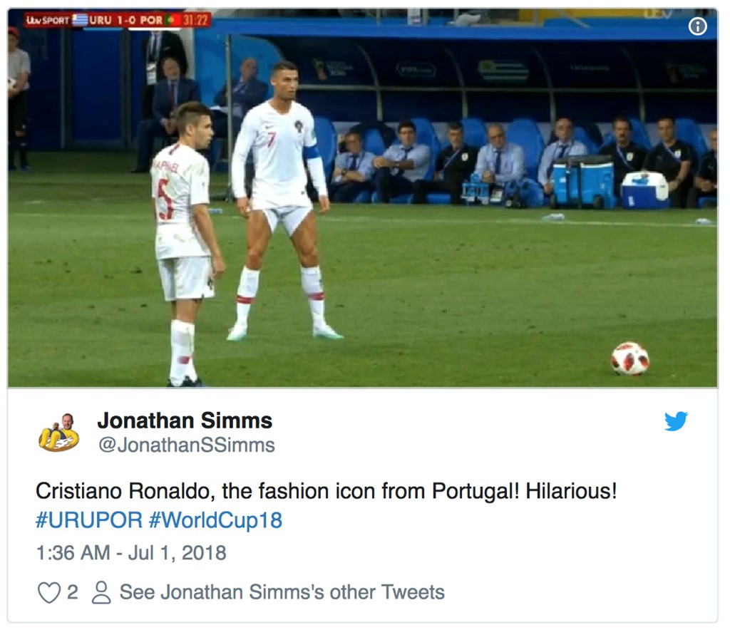 Ronaldo bị chế giễu vì hành động vén cao quần chuẩn bị sút phạt - Bóng Đá