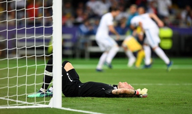 Monchi chỉ ra điều kiện cần để chiêu mộ Alisson - Bóng Đá