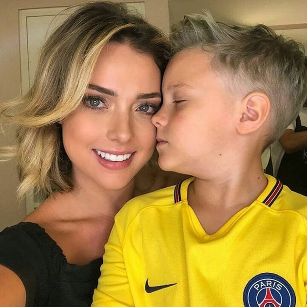 Mê mẩn với những bóng hồng từng yêu Neymar như điếu đổ - Bóng Đá