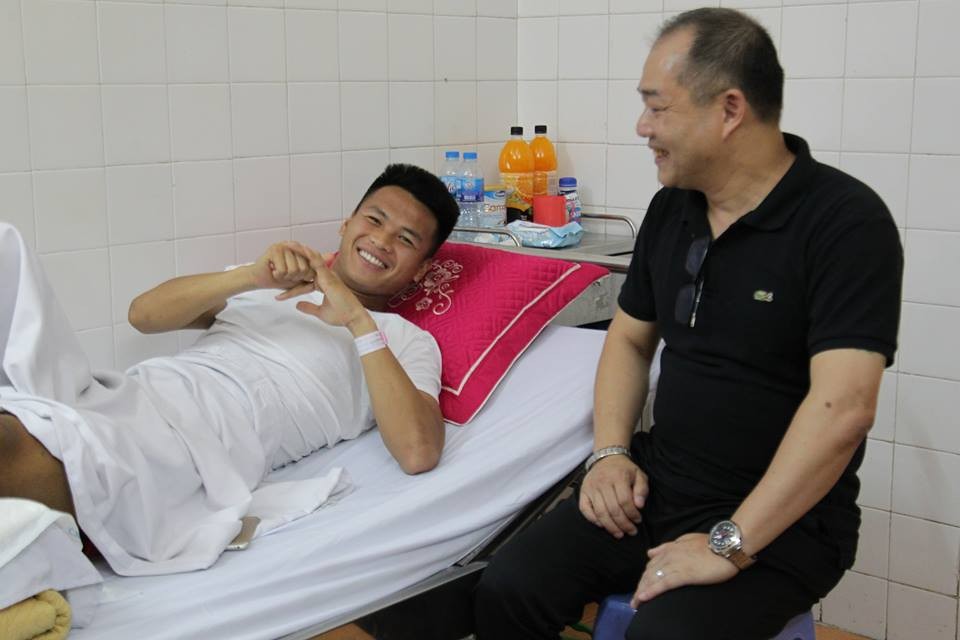 Gia đình Văn hào đồng cảm với Tấn Tài - Bóng Đá