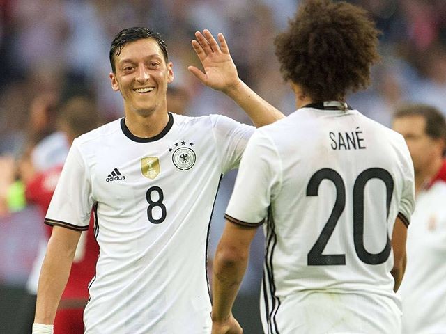 Vì sao Ozil phải chịu trách nhiệm cho việc Sane mất World Cup? - Bóng Đá