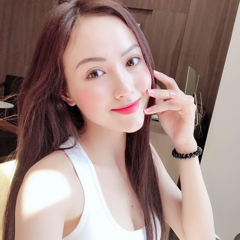 Hot girl đại diện Argentina khóc khi Messi sút hỏng penalty - Bóng Đá