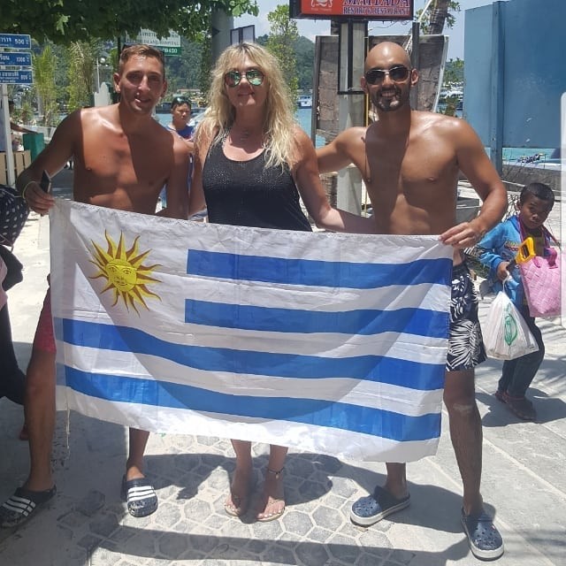 Muôn kiểu quậy tưng bừng của fan Ai Cập và Uruguay - Bóng Đá