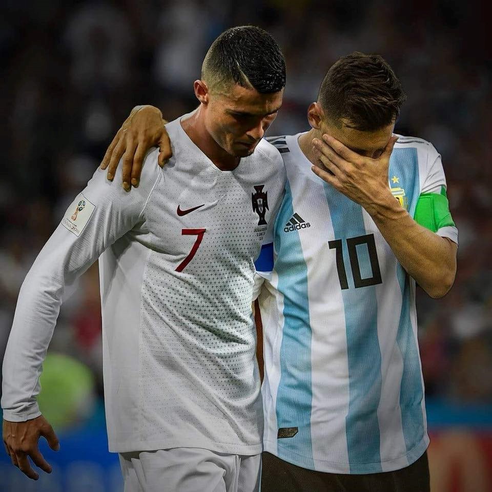 Sau thất bại, Messi và Ronaldo thành nạn nhân của ảnh chế - Bóng Đá