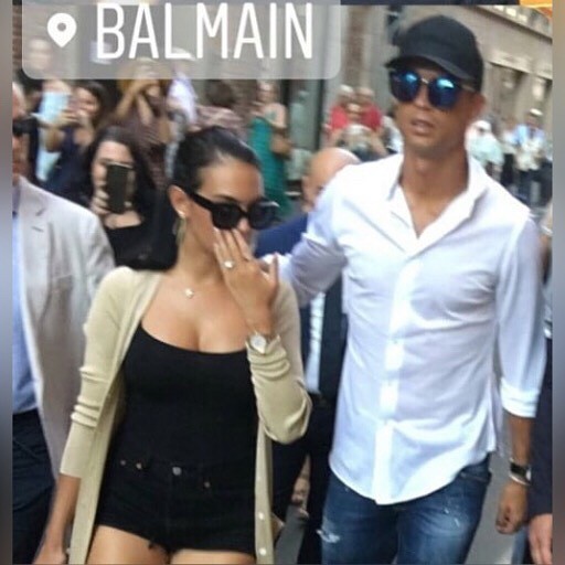 Chưa sang Juve được lâu, Ronaldo và bạn gái đã 'tấn công' thành Milan - Bóng Đá