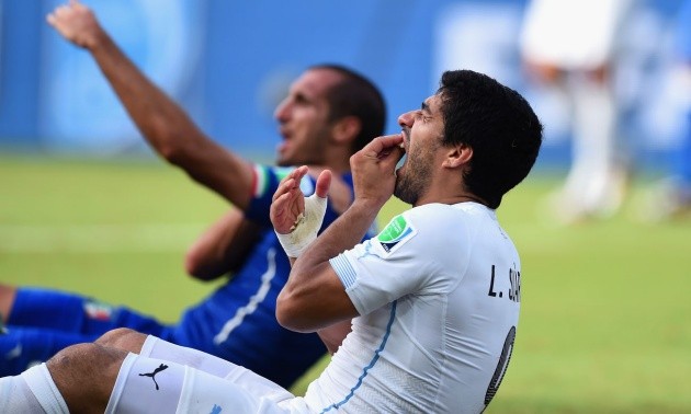 Tại sao người Uruquay vẫn ủng hộ Suarez? - Bóng Đá