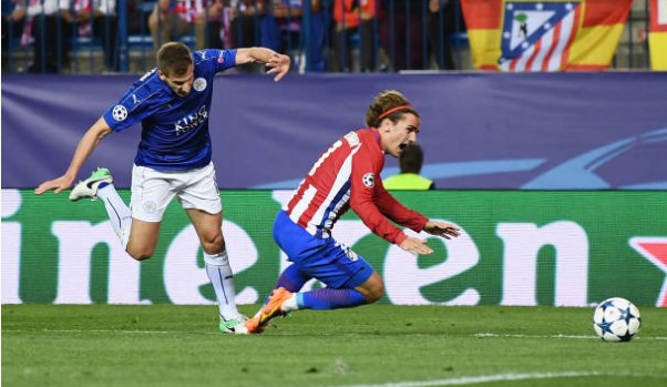 Trọng tài nặng tay, Leicester thất thủ trên chấm 11m trước Atletico - Bóng Đá