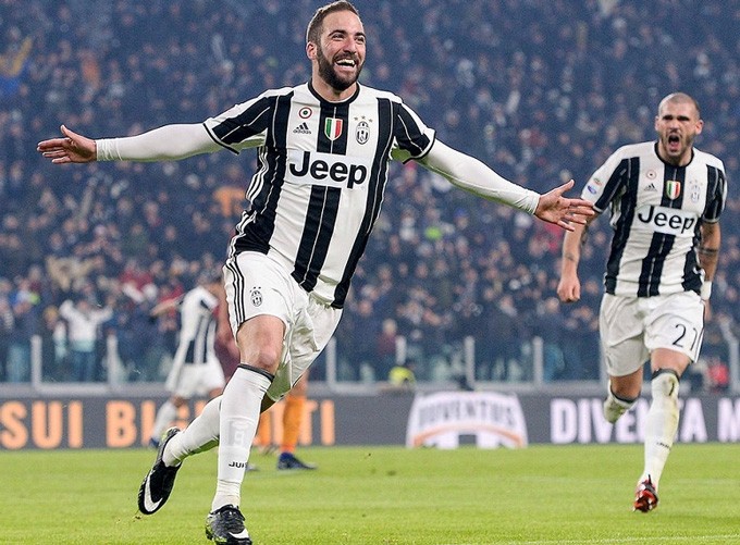 Alves đòi đi, Juventus liền nhắm tới Bellerin - Bóng Đá