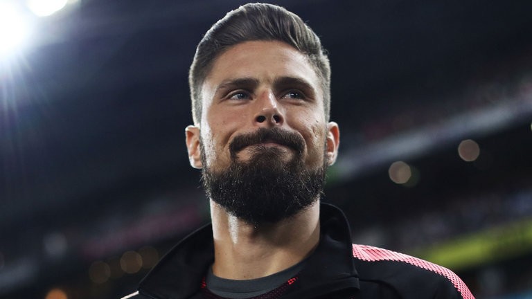 Giroud 'sôi máu' khi bị hỏi về tương lai tại Arsenal - Bóng Đá